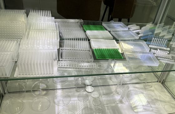 kaufen Präzisionsgetriebene Mehrfach-Hohlraum-Mikropipette-Plastik-Injektionsformwerkzeuge für das Labor online manufacture